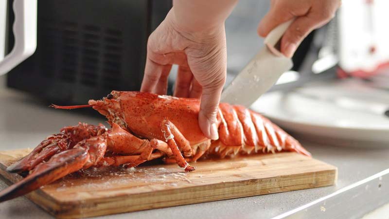 preparing the lobster for lobster risotto recipe
